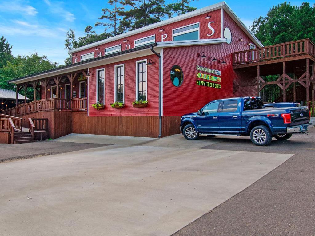 Double Trouble Cabin: Luxury Retreat Near Hochatown & Beavers Bend